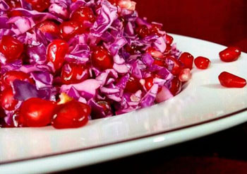 طرز تهیه سالاد انار و کلم قرمز (مخصوص شب یلدا)