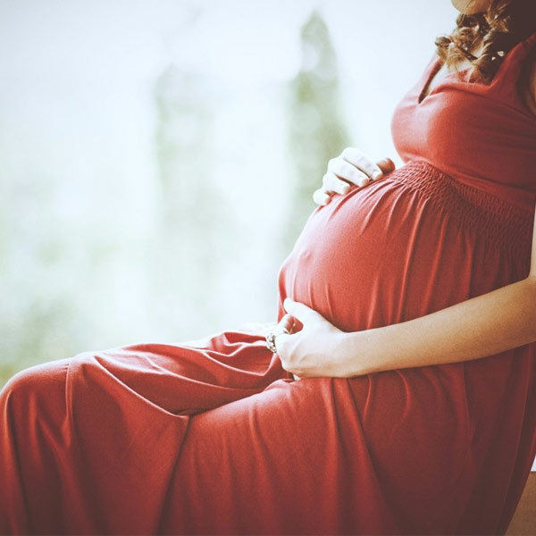 عکس پروفایل بارداری با لباس قرمز