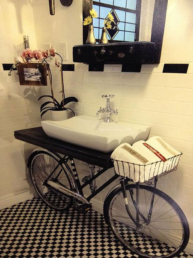 عکس دکوراسیون تزئینی دستشویی با دوچرخه