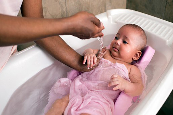 7 حقیقت شگفت انگیز در مورد پوست نوزاد شما