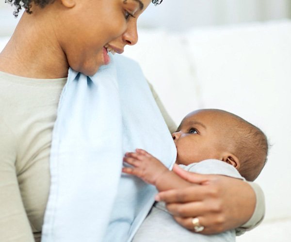 روش صحیح شیر دادن نوزاد 