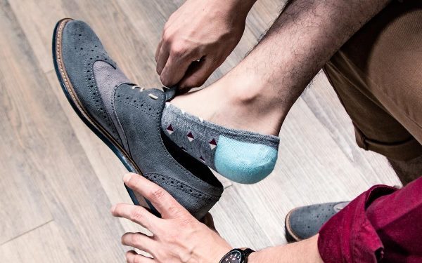 ست کردن جوراب و کفش و نکاتی درباره انتخاب درست جوراب مردانه