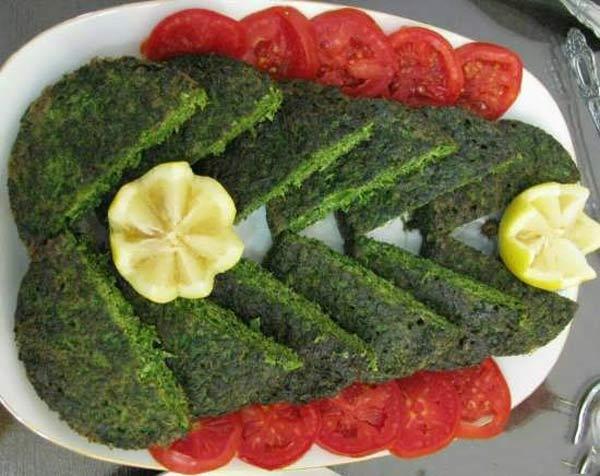 تزیین کوکو سبزی به شکل برگ