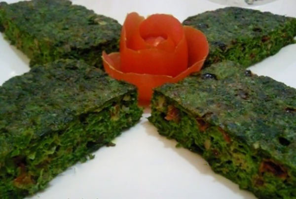 تزیین کوکو سبزی به شکل گل