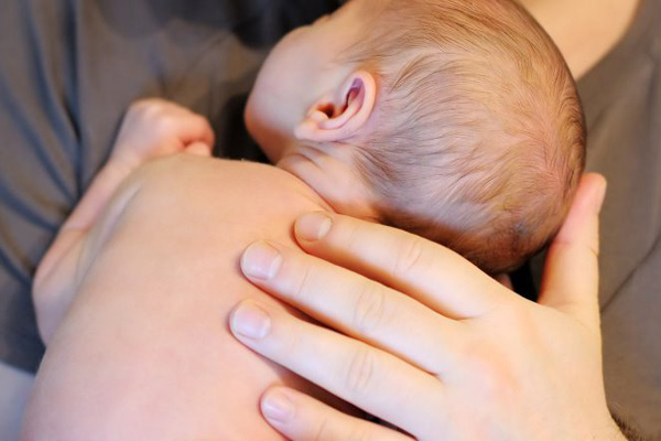 10 روش برای کاهش درد واکسن کودک