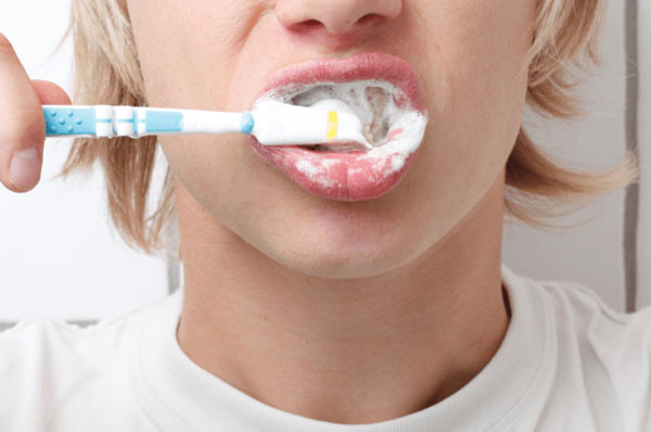 دلایل عفونت دهان از نوع برفک دهانی چیست؟