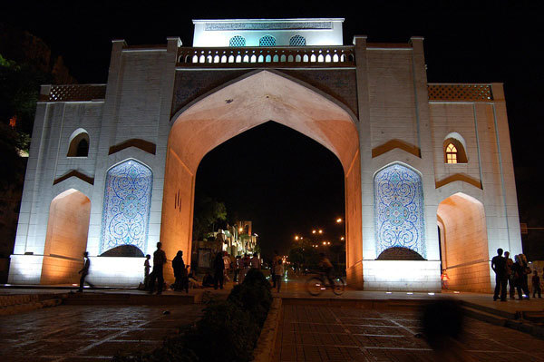 دروازه قرآن شیراز، ورود با تبرک به شهر