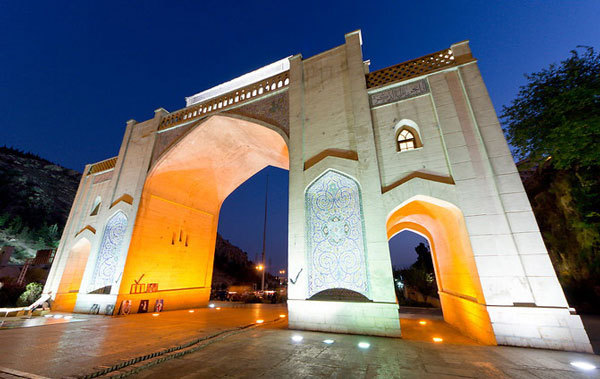 دروازه قرآن شیراز، ورود با تبرک به شهر