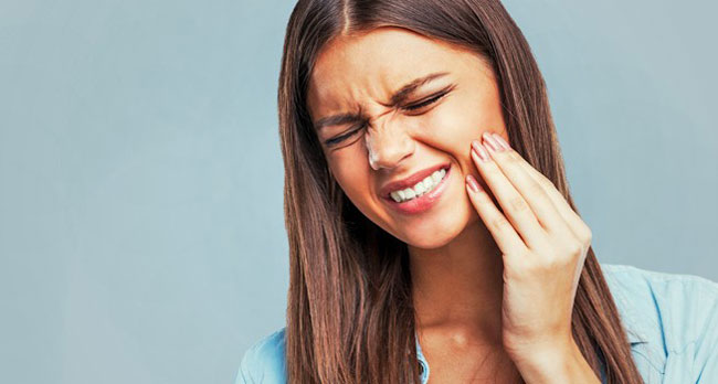 عصب کشی دندان؛ راه‌های خانگی برای رهایی از درد عصب