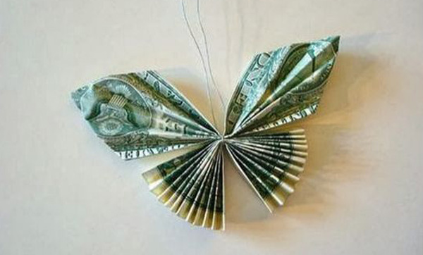 اسکناس به شکل پروانه برای عیدی