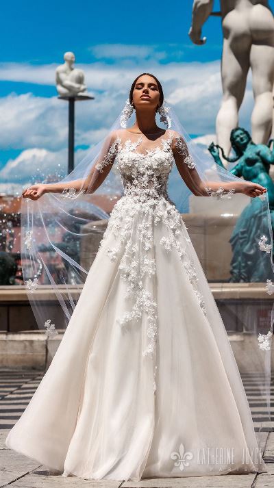لباس عروس 2018؛ لباس عروس بدنما و طرح شکوفه دار