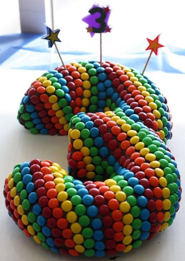 عکس روش تزیین کیک آماده برای تولد به شکل عدد
