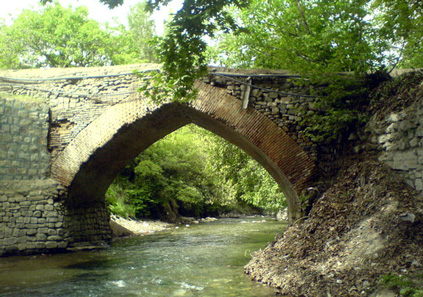 روستاگردی در برغان و آغشت؛ سرزمین‌ آلوچه - ستاره