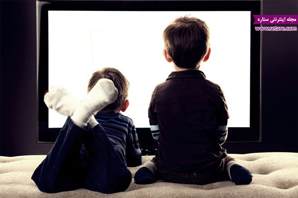 عکس تلویزیون تماشا کردن بچه ها ، تاثیر برنامه های تلویزیون بر کودکان