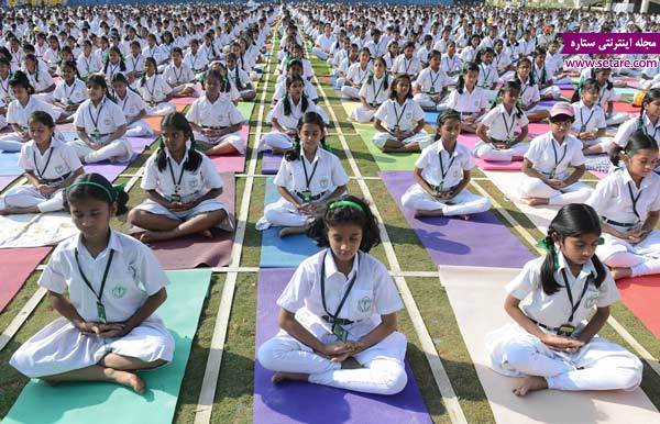عکس آموزش یوگا در مدارس هند