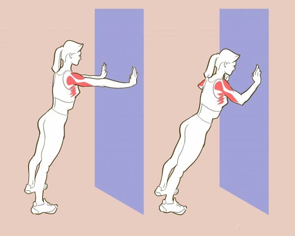 عکس حرکت فشار به دیوار برای زیبایی بازو