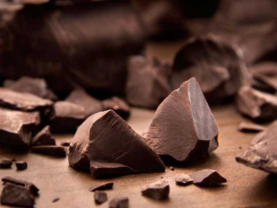 شکلات تلخ سرشار از کاکائو است