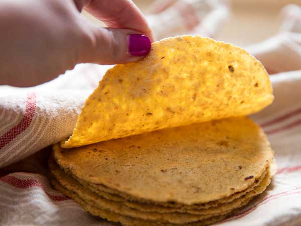طرز تهیه نان ترتیلای مکزیکی