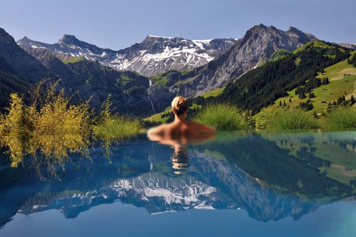 عکس هتل کامبرین در کوه های آلپ سوئیس