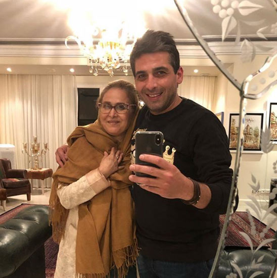 عکس حمید گودرزی با مادرش در شب تولد