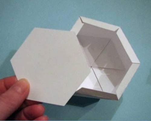 عکس مراحل ساخت جعبه کادو مدل 6 ضلعی دانه برفی