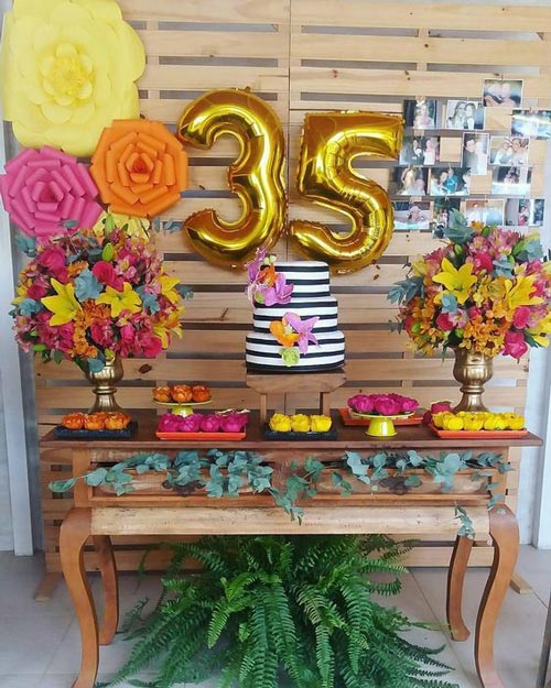 عکس مدل تزئینات بک گراند تولد با گل و تور