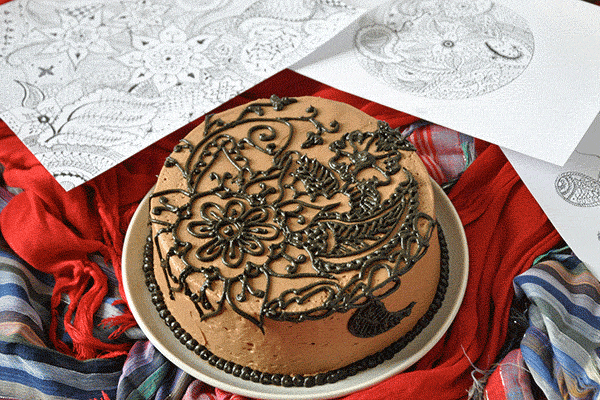 تزئین کیک با شکلات به شکل های زیبا