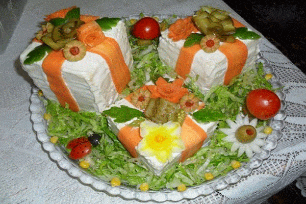 تزئین کیک مرغ با نان تست مناسب جشن ها