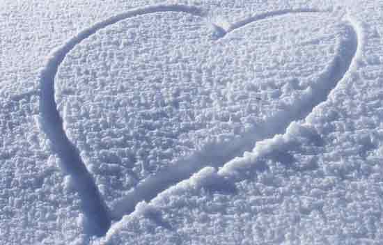 عکس قلب بر برف