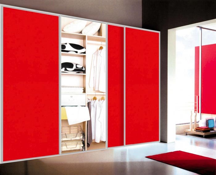 کمد دیواری ریلی با رنگ درب قرمز چند منظوره