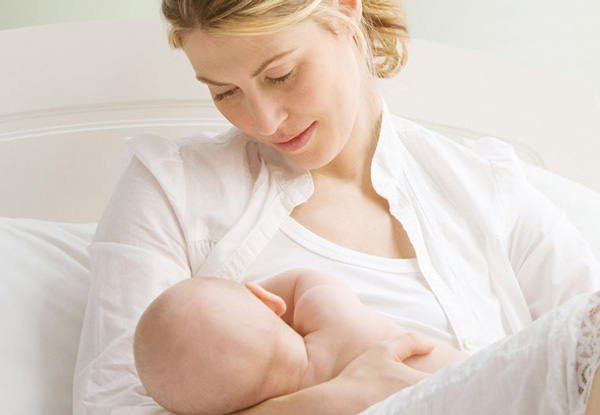 مزایا و معایب تغذیه با شیر خشک برای نوزادان چیست؟