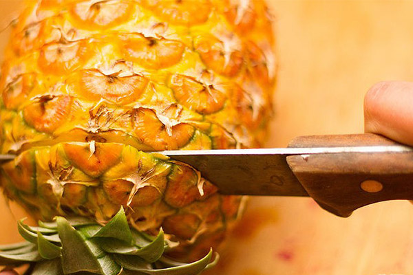 طرز پوست کندن آناناس