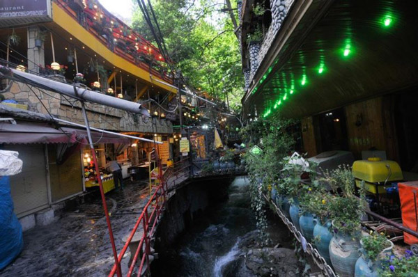 مغازه‌ها و رستوران‌های دربند تهران