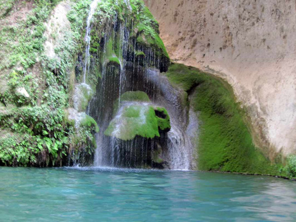 آبشاری در تنگه رغز؛ زیباترین دره ایران
