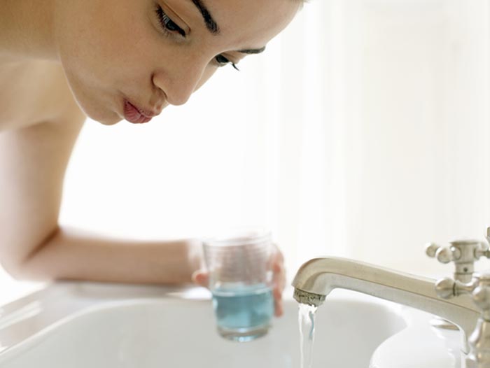 شستن دهان با آب نمک - آب نمک و پوسیدگی دندان