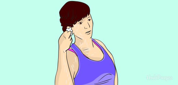 تمیز کردن گوش برای مراقبت از گوش تازه سوراخ شده