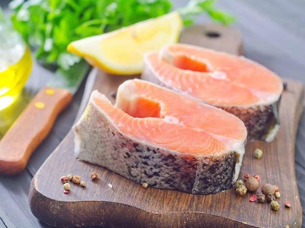 عملکرد کلیه‌ها به وسیله امگا ۳ که در ماهی سالمون به میزان زیادی یافت می‌شود، بهبود می‌یابد.