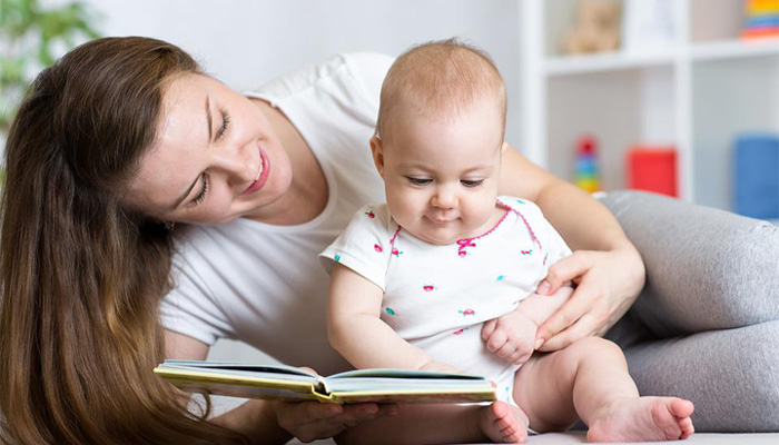 فواید خواندن کتاب برای نوزادان به همراه لیست کتاب پیشنهادی