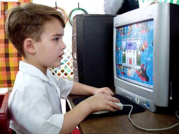 فواید و مضرات بازی¬های کامپیوتری برای کودکان
