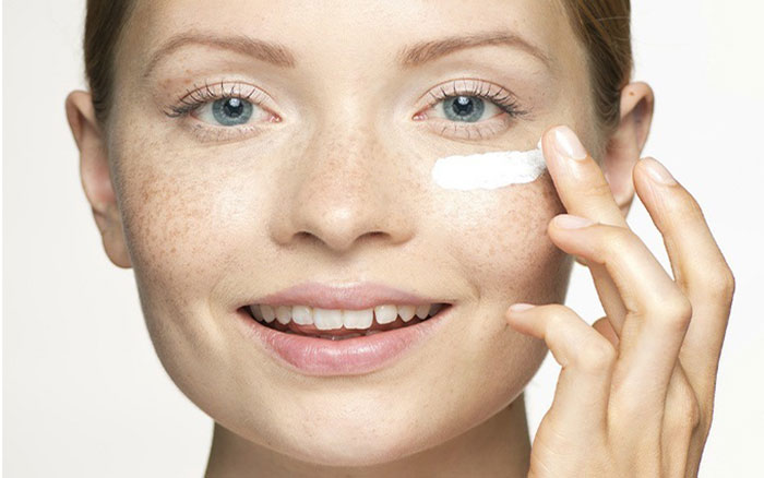 بهترین کرم برای رفع کک و مک بهترین کرم برای رفع کک و مک
