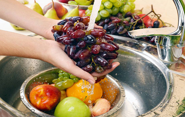 توصیه‌های جالب معصومین درباره میوه‌ها: شستن میوه