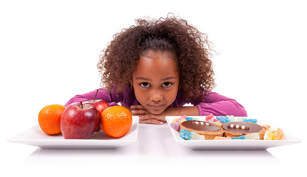 رفتار با کودک بد غذا : دادن غذاهای سالم