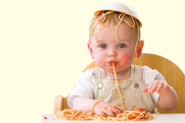 عکس غذا خوردن کودک
