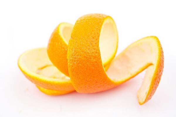 پوست پرتقال می‌تواند نفس شما را تازه کند.