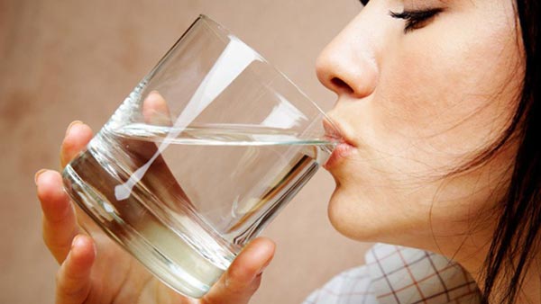 نوشیدن آب در درمان میگرن عصبی