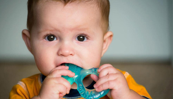 اولین دندان نوزاد: ۷ واقعیت که پدر و مادر‌ها باید بدانند