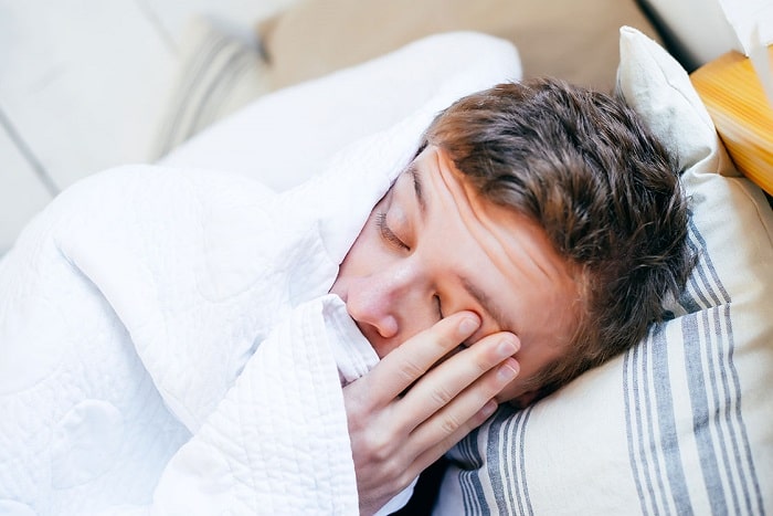 پرش ناگهانی اندام های بدن در خواب : علت + روش درمان