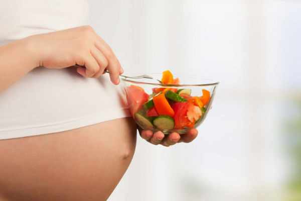 خوردن میوه و سبزیجات برای افزایش وزن جنین