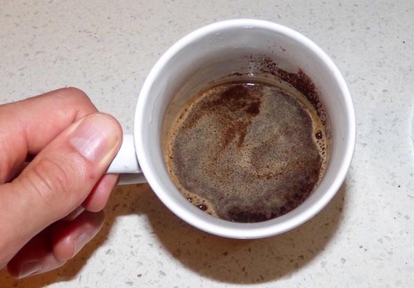 ریختن آب داغ روی قهوه در حدی که قهوه خیس بخورد