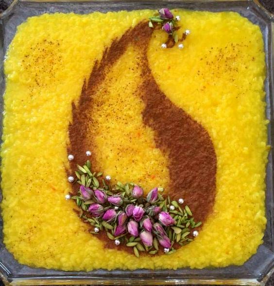 عکس تزیین شله زرد مجلسی با گل محمدی
